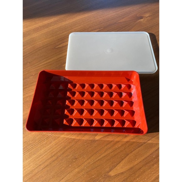 Tupperware Small Meat Marinader - Red with White Lid - Picture 2 of 6
